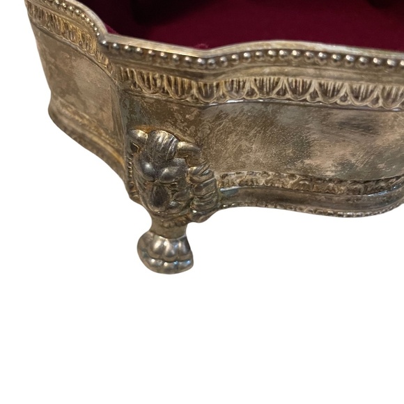 Vintage Silver Plate Footed Hinged Trinket Box With Royal Crest Lid Lion's Head - Picture 8 of 10